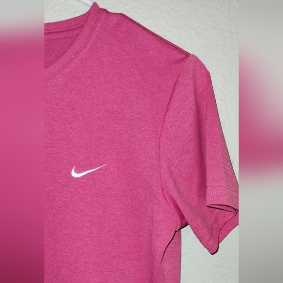 PINK NIKE FIT-DRY TEE ~ SIZE SMALL ~ NEVER WORN, LIKE NEW - Picture 6 of 7
